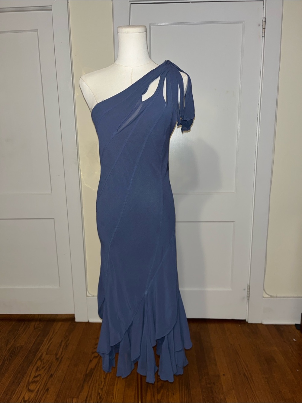 One-Shoulder Navy Blue Evening Dress with Ruffled Hem